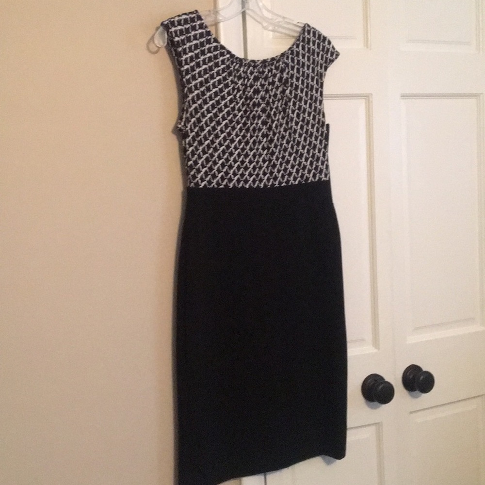 Black and white dress with stretch